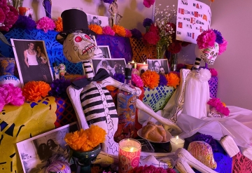 ROMANTIC LOVE DIES IN MEXICO CITY